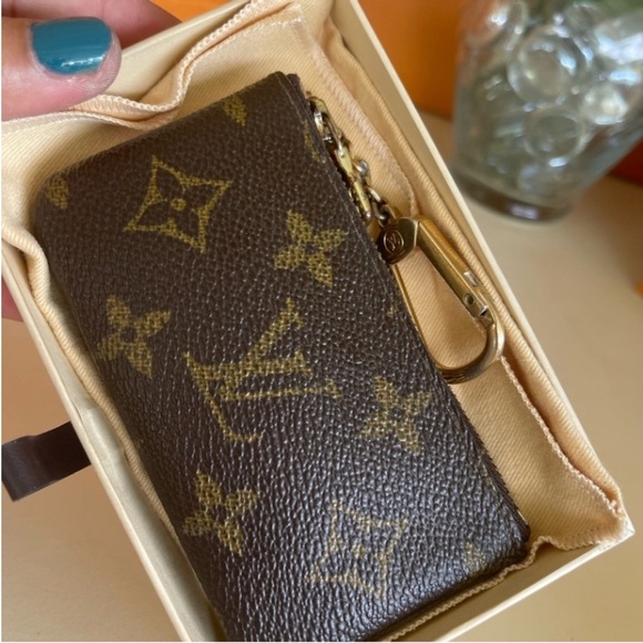 Authentic Louis Vuitton coins purse🤎🤎🤎💛 - Picture 14 of 14